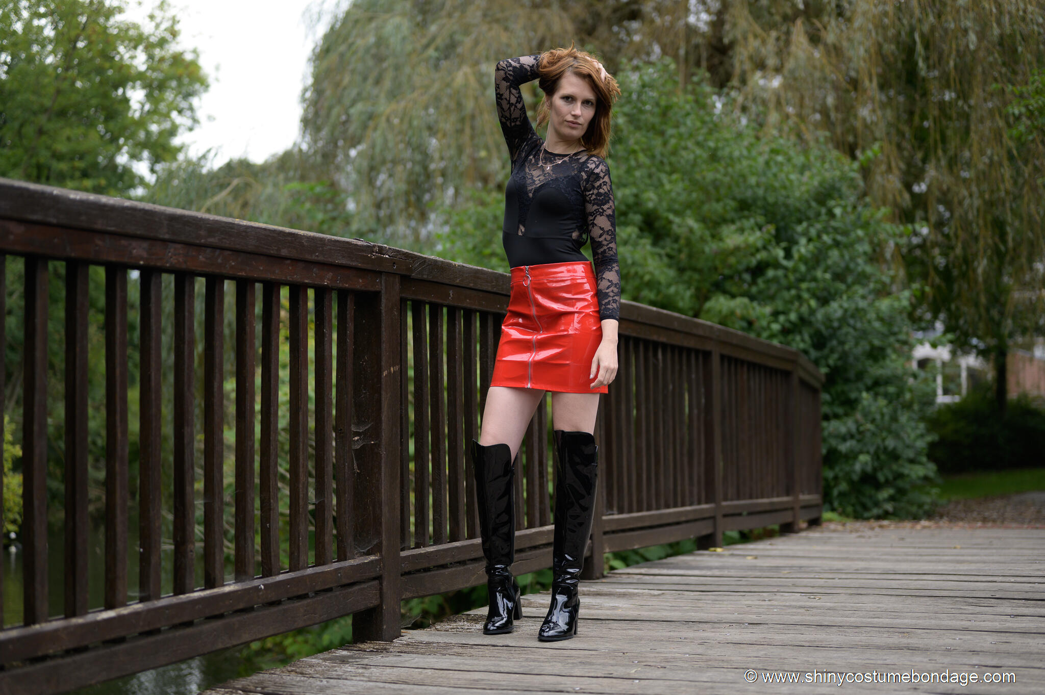 Clipspool | Miss Petra in heißen Lackrock und Overkneestiefeln beim